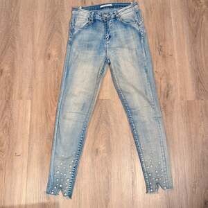 Monday Light Wash Pearl Embellished Skinny Jeans Size Medium